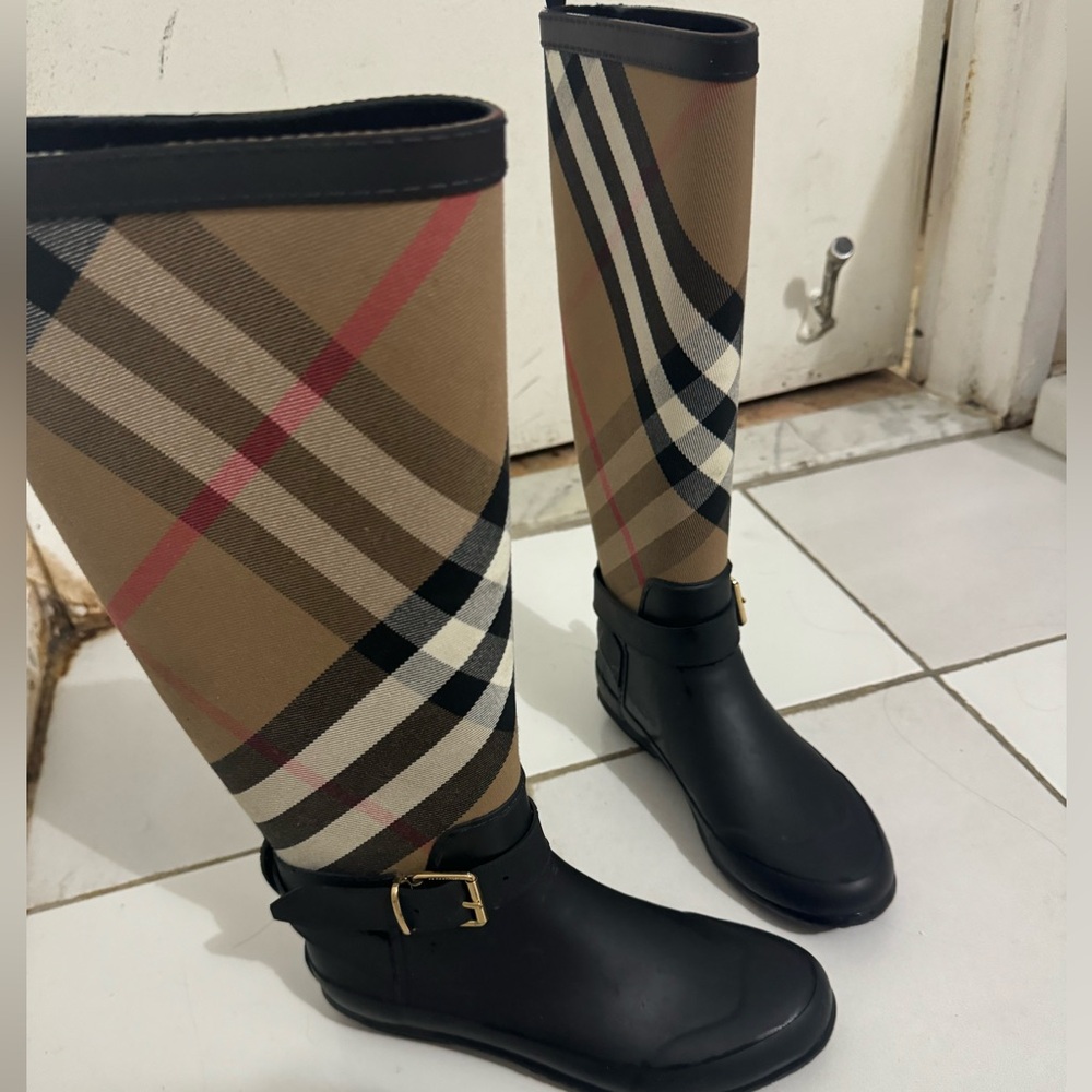 Brand new burberry boots